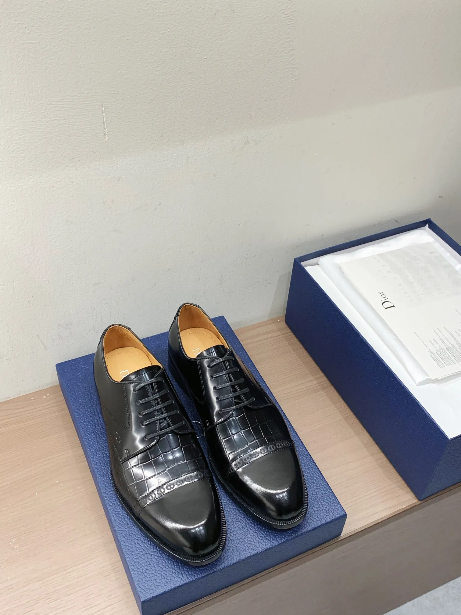 [Dior] Top P: 960💰 Standard code 39-44 (38.45.46 custom-made, non-returnable and non-exchangeable) Dior Dior's latest high-end men's boutique casual leather shoes, imported cowhide upper, water-dyed cowhide lining, imported leather outsole, perfect details are impeccable.
